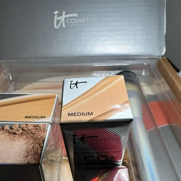 NWT 5 Pc IT Cosmetics Gift Box MEDIUM CC Cream, Eye, Powder, Brush Lipstick